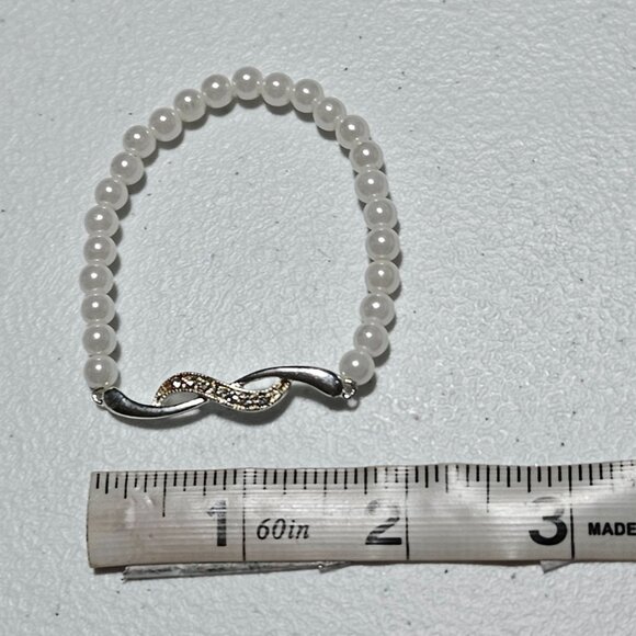 Elegant Faux Pearl Stretch Bracelet Silver Rhinestone Infinity Charm Jewelry - Picture 4 of 4